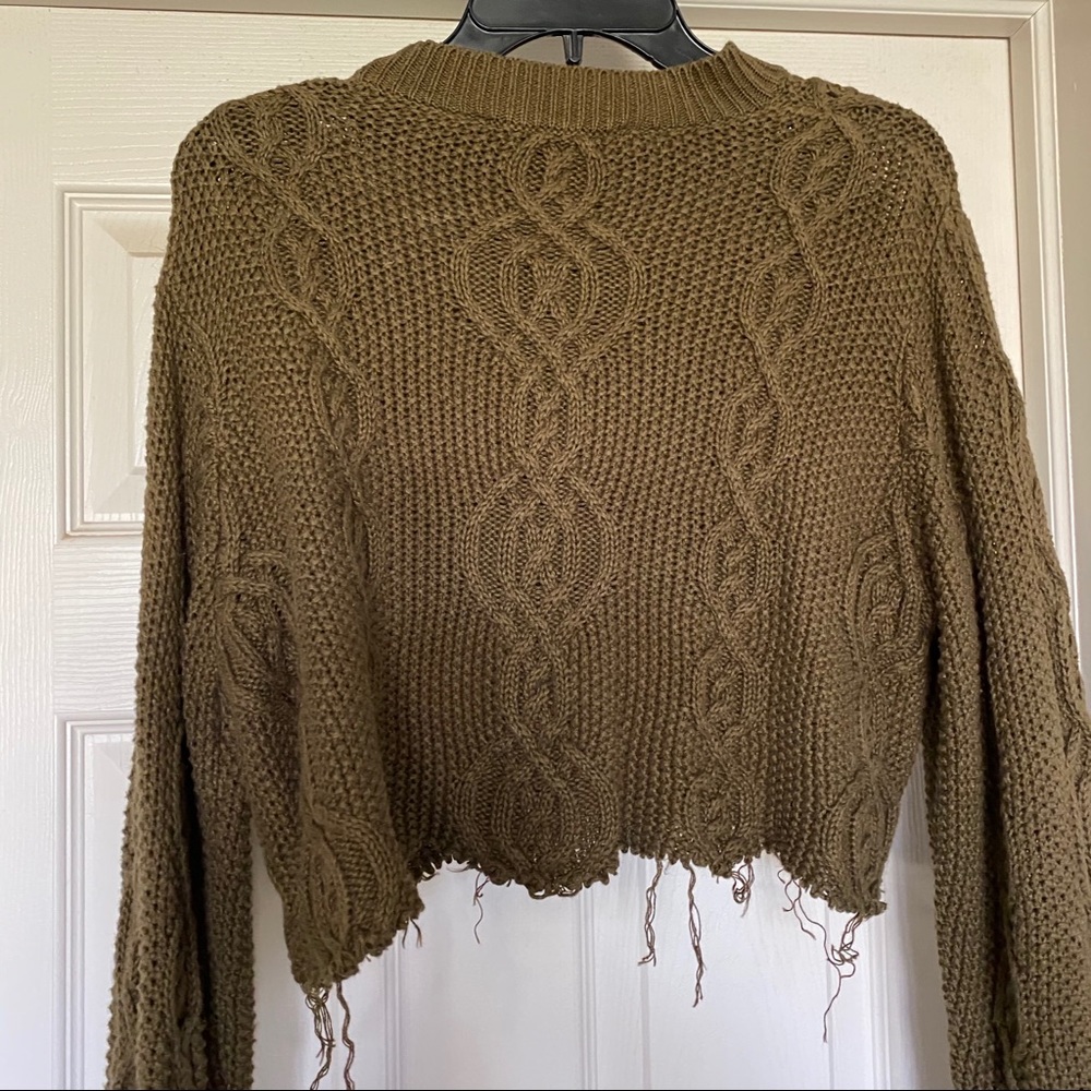 Cropped olive green cable knit sweater size small - Picture 5 of 10